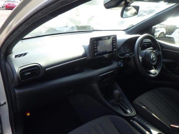 Toyota Yaris - Image 8