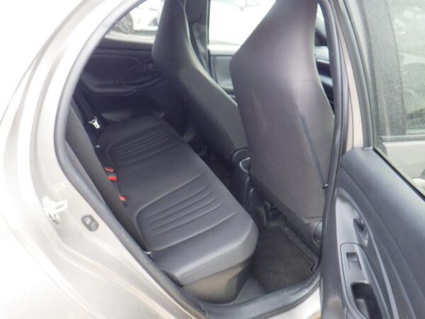 Toyota Yaris - Image 8